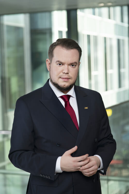 TOMASZ  GONTARZ